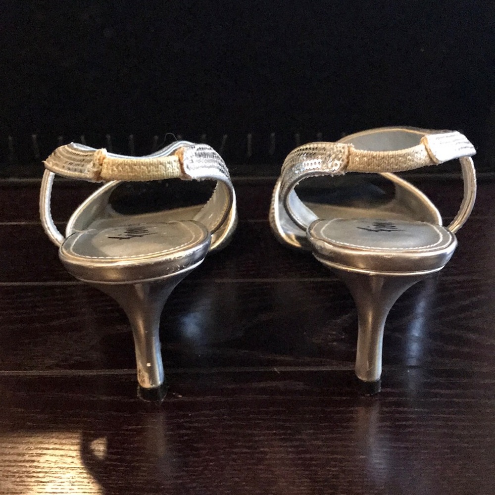 🌸Silver Sequin Heels - Picture 6 of 8